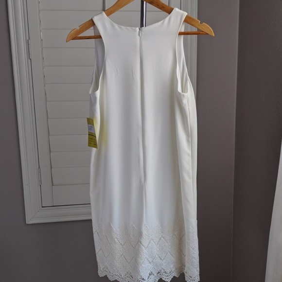 Arloh embroidered hem shift dress - Picture 6 of 6